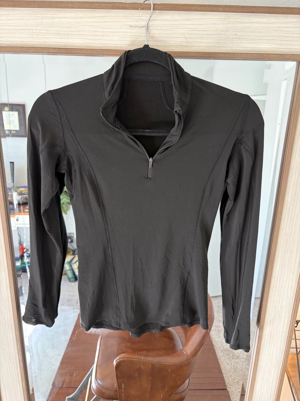 Gore Running Wear Black size Small work out layer athletic top marathon race